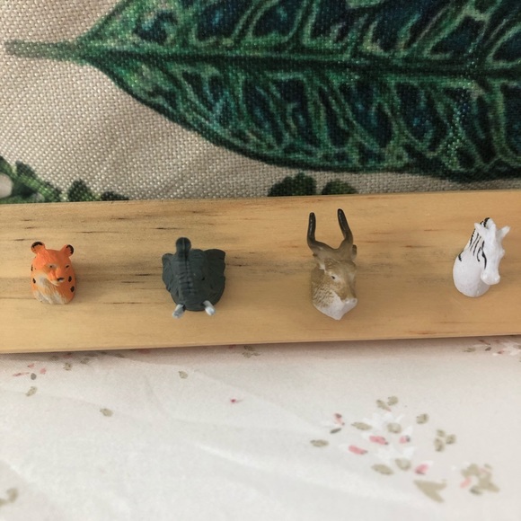 Small wall hooks - Picture 2 of 4